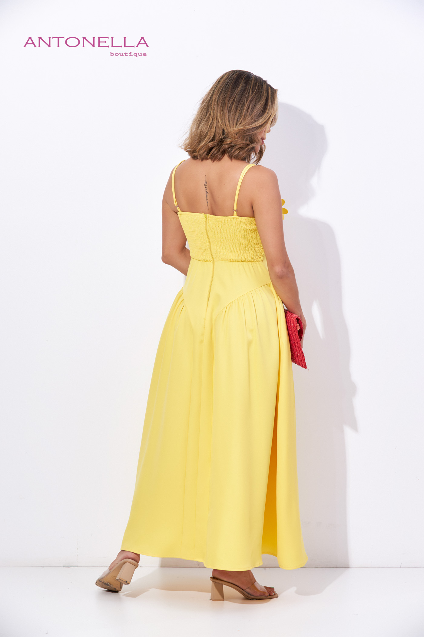 Vestido Largo Amarillo Con Flores En Busto – foto 4