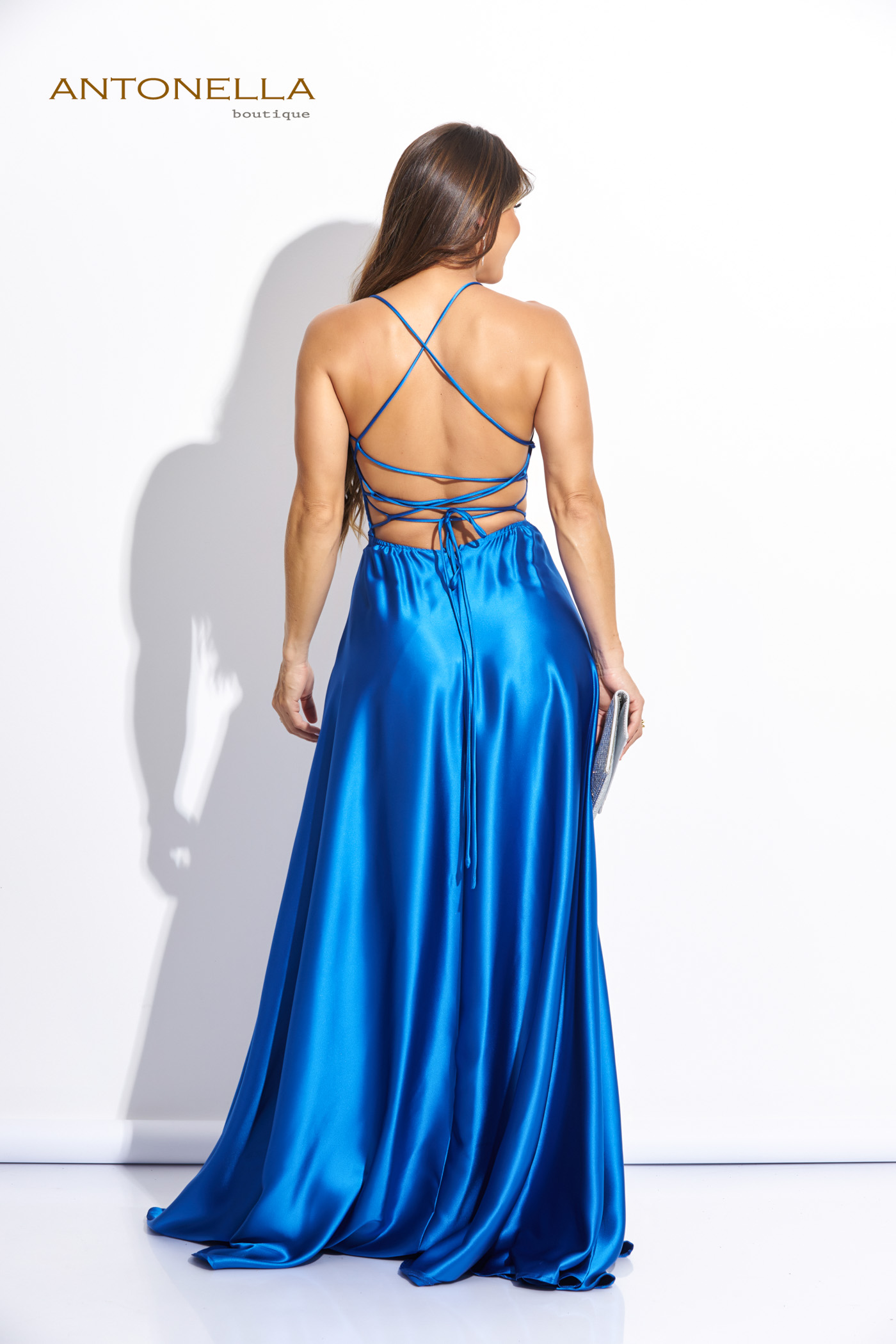 Vestido Gala Azul Rey Con Escote En La Espalda – foto 4