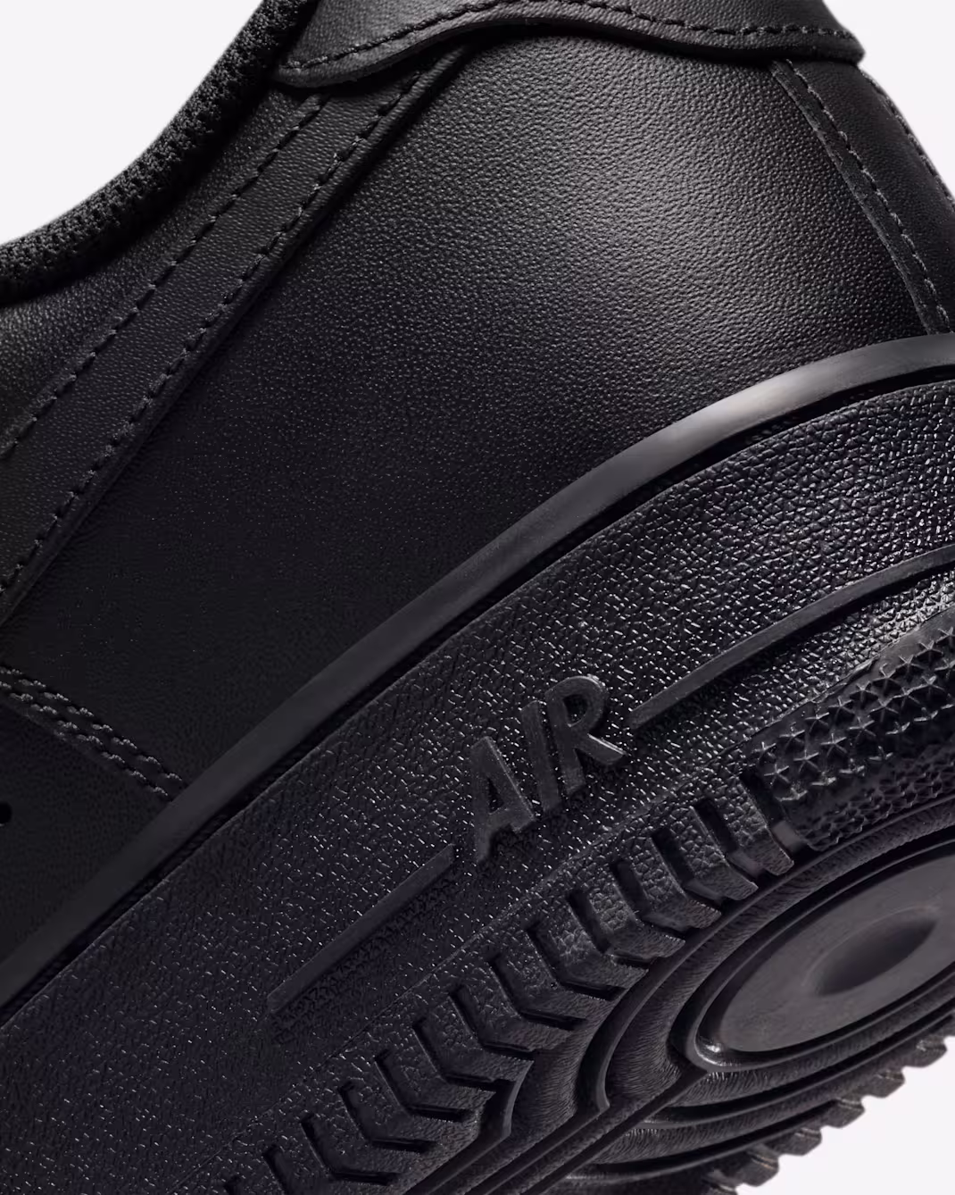 TENIS MASCULINO NIKE AIR FORCE 1 07 LE – foto 5