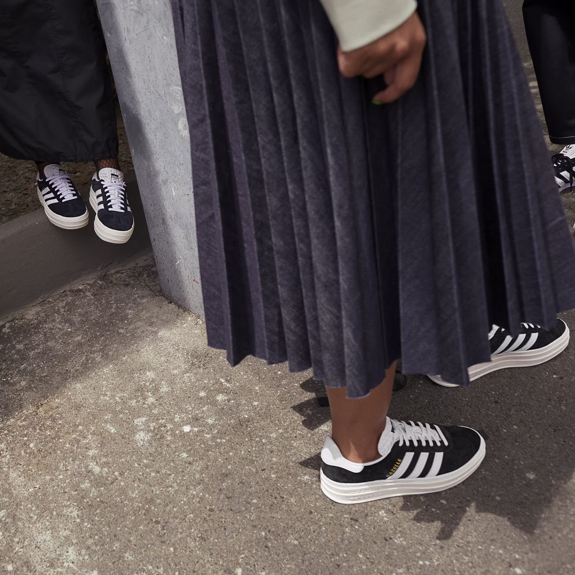 TENIS FEMENINO ADIDAS GAZELLE BOLD – foto 5