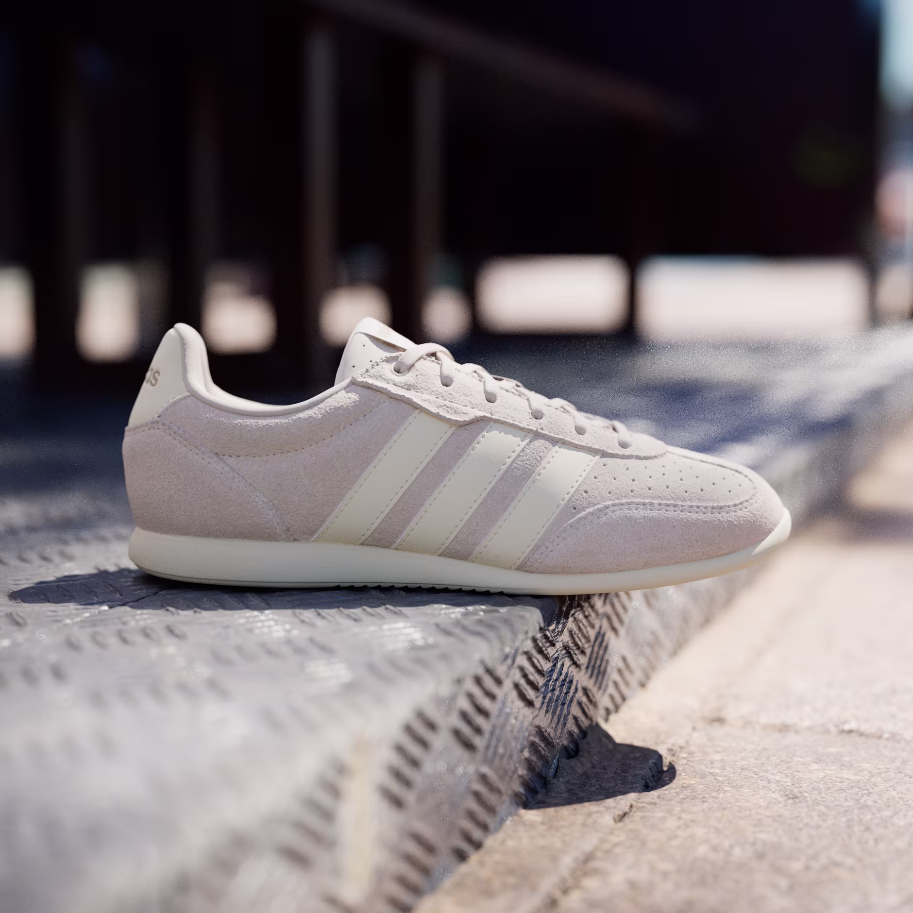 TENIS FEMENINO ADIDAS BARREDA LO – foto 2