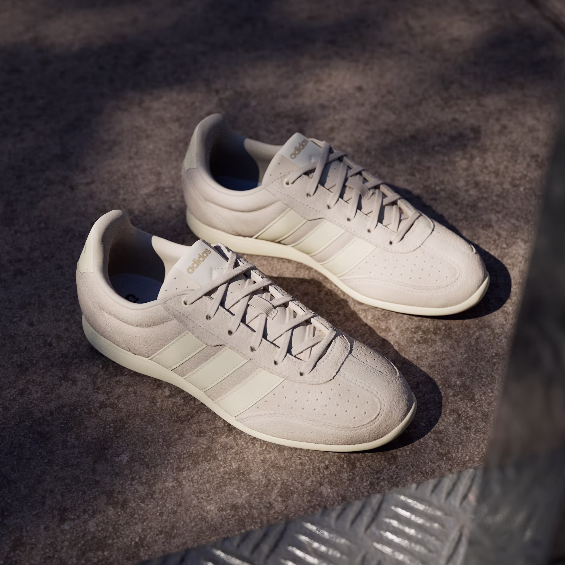TENIS FEMENINO ADIDAS BARREDA LO – foto 3