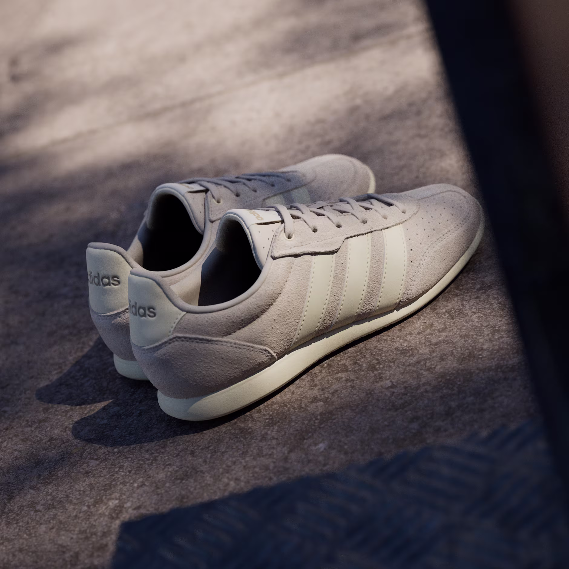 TENIS FEMENINO ADIDAS BARREDA LO – foto 4