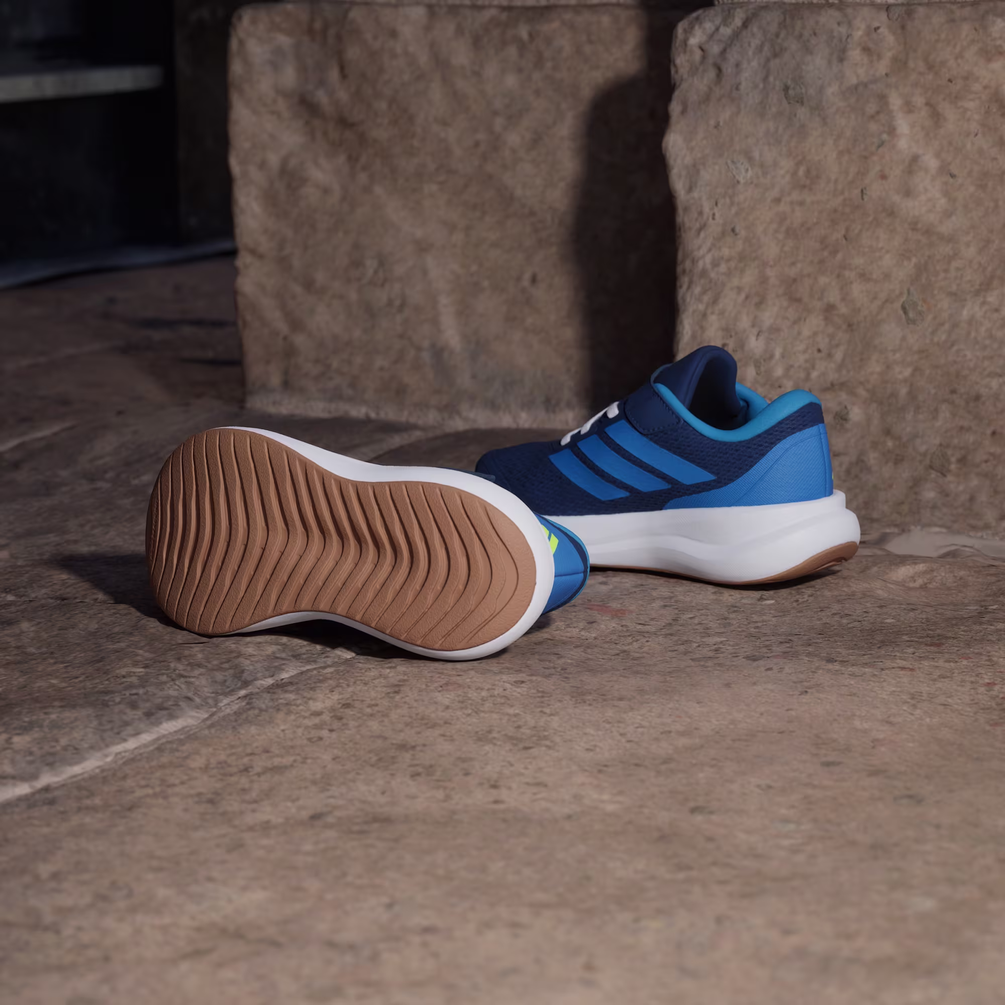 TENIS NIÑO(A) ADIDAS RUNFALCON 6 – foto 3