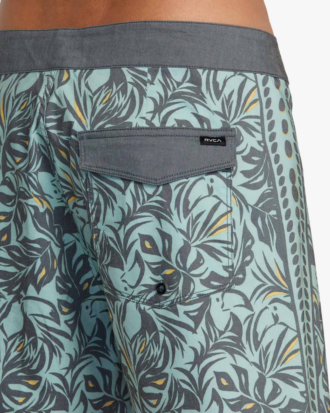 SHORT MASCULINO RVCA RESORT TRUNK – foto 5