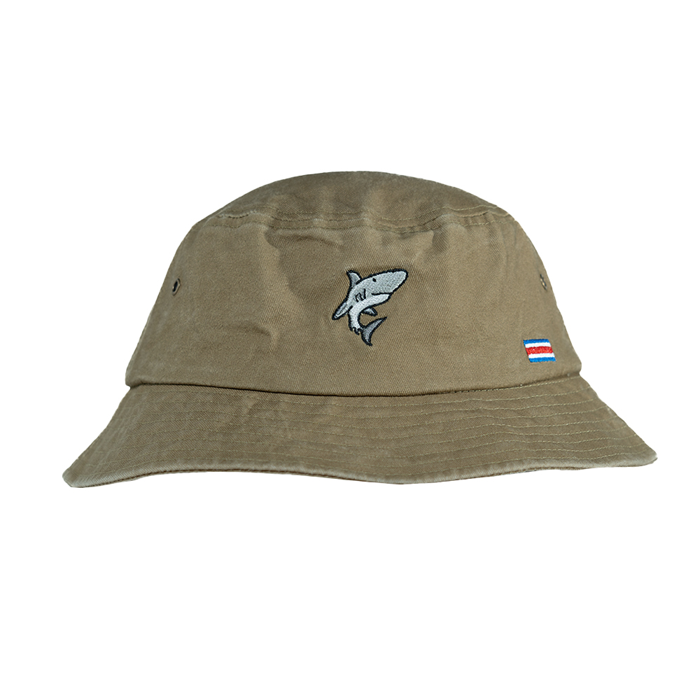 Bucket Beak con tiburón bordado