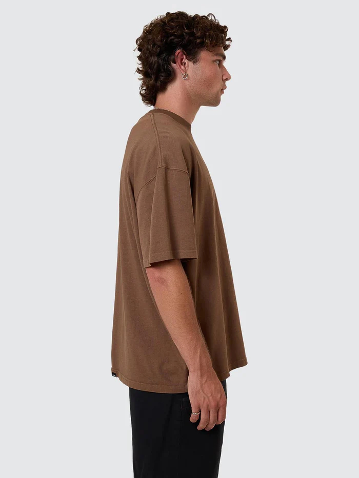 Camiseta Thrills Superior Box Fit Oversize Trader Brown – foto 4