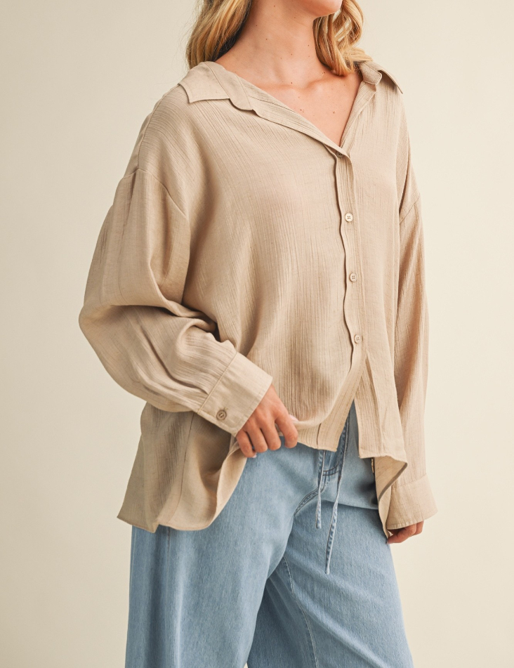 Blusa Crinkled Button Down Taupe – foto 3
