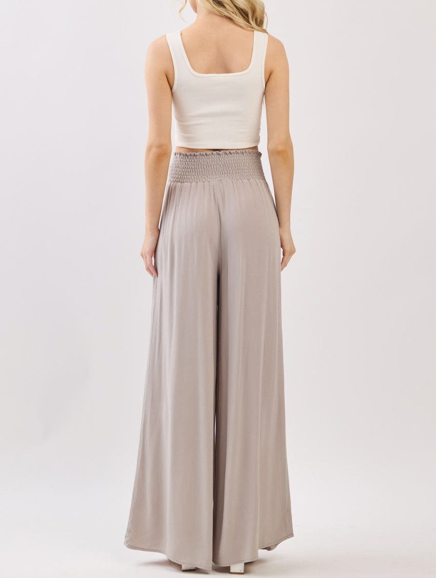 Pantalon Wide Leg Smocked Waist Cement