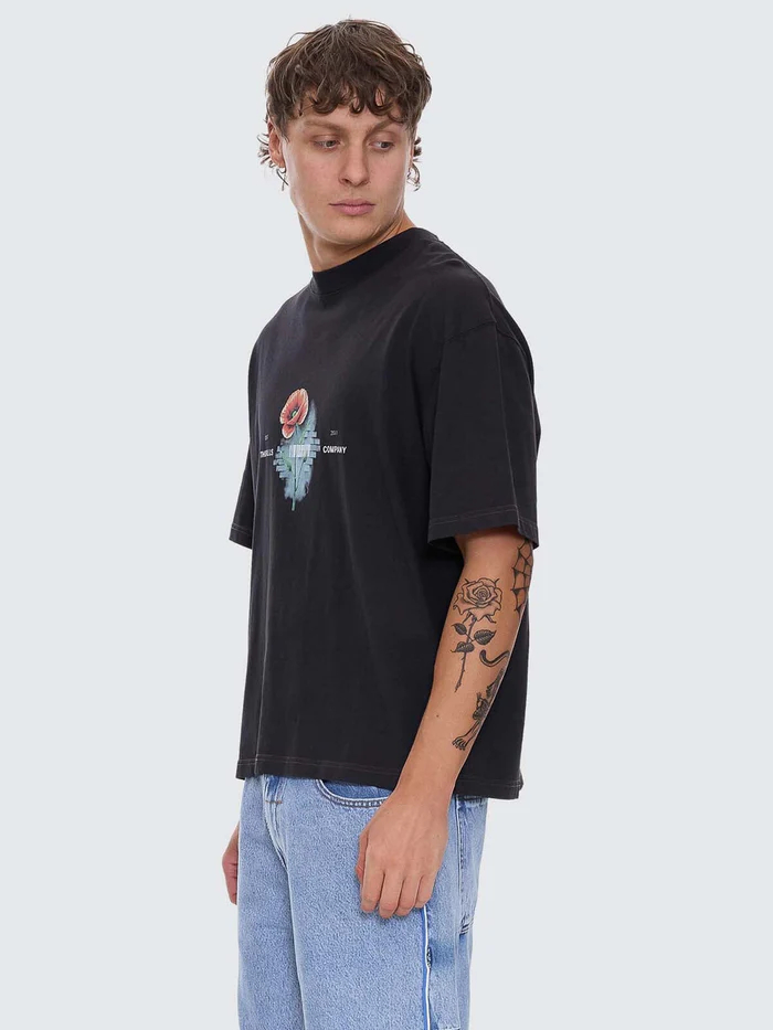 Camiseta Thrills Deadly Popular Box Oversize Crop Black – foto 3