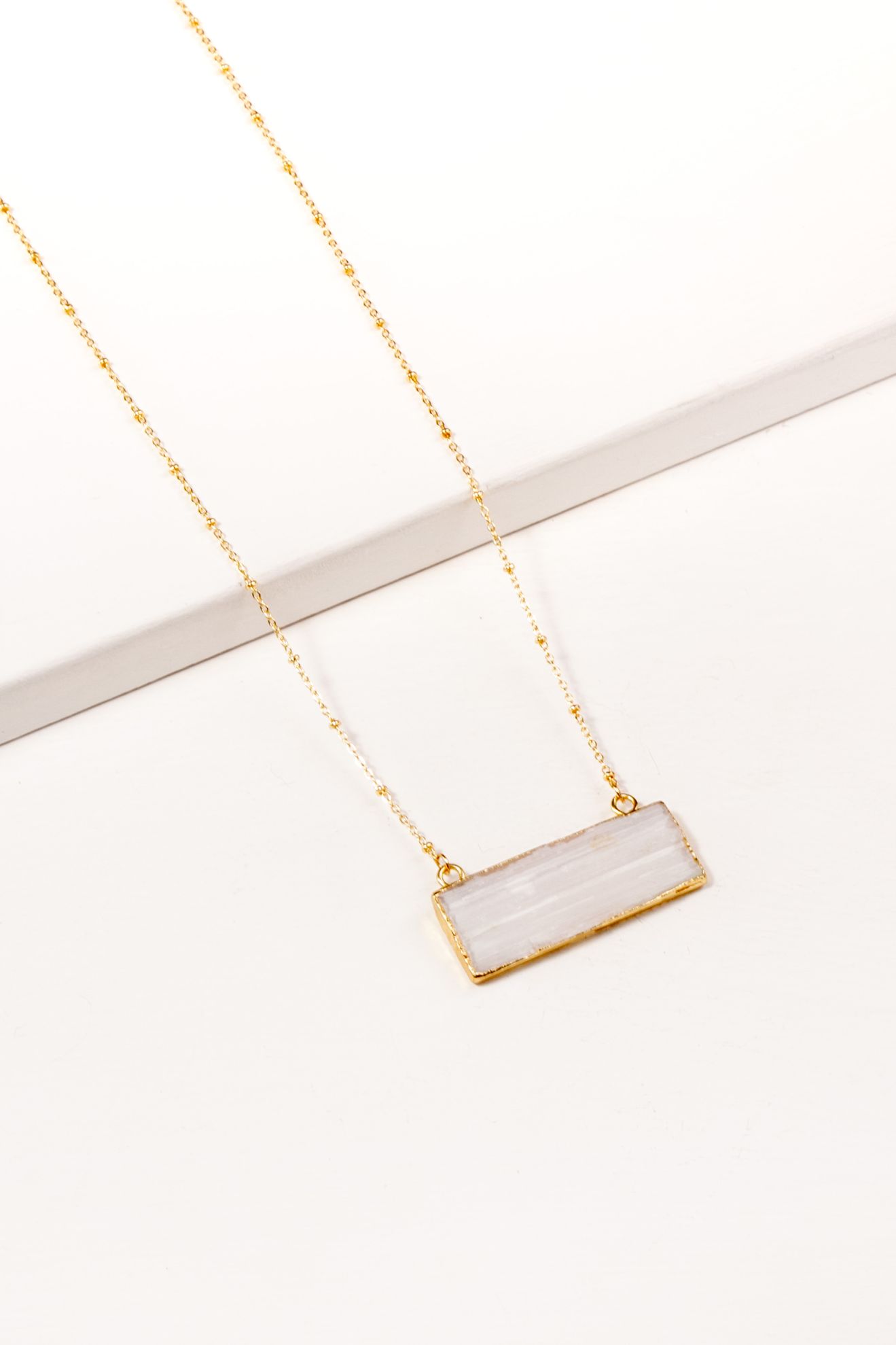 Collar GB Pendant Double Hoop Stone Bar Selenite