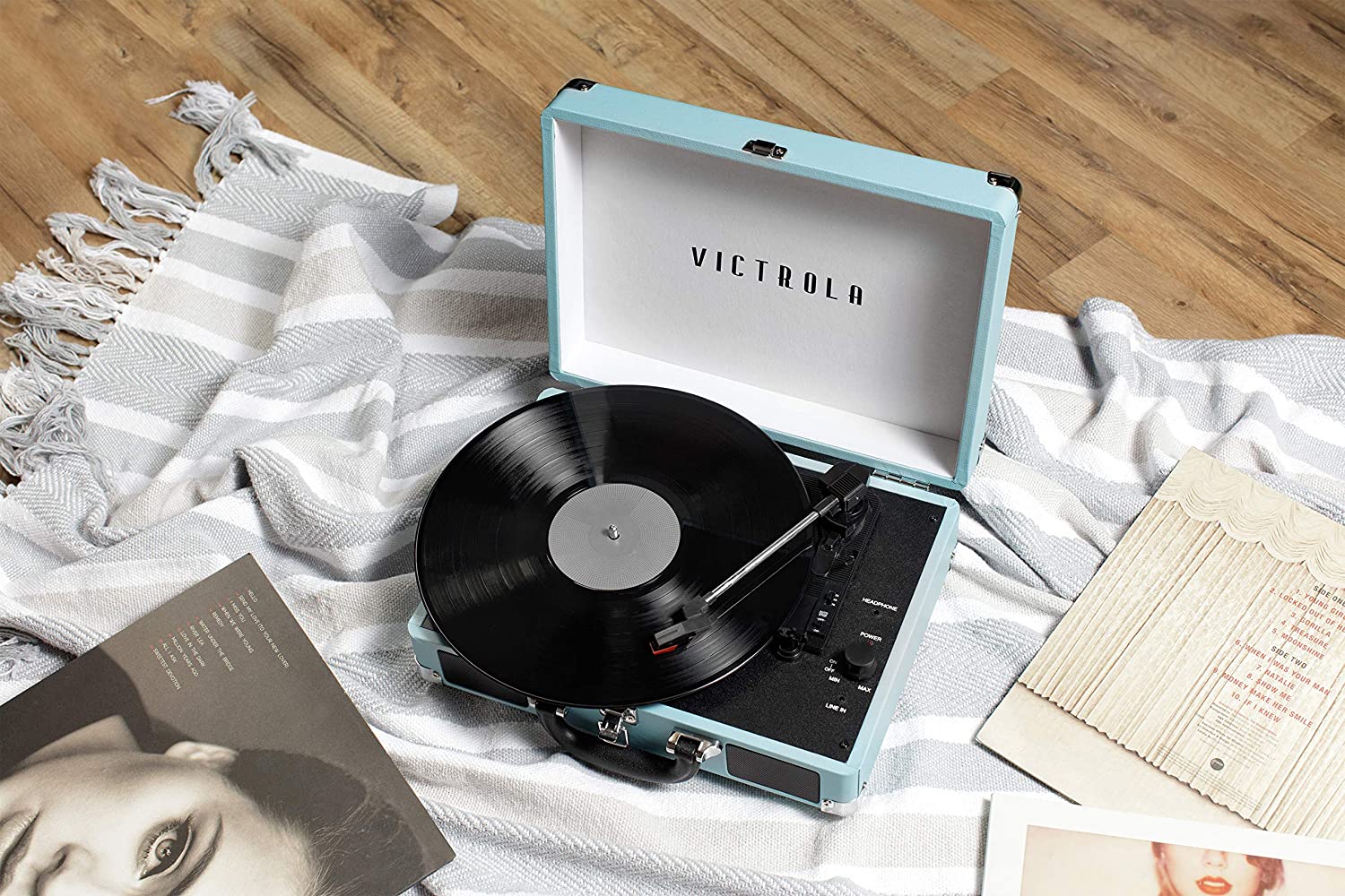 VICTROLA/TURNTABLE SUITCASE BLUETOOTH 3 SPEED TURQUOISE – foto 6